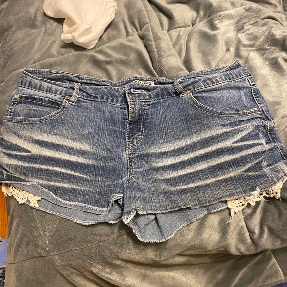 Mudd Jean Shorts - Picture 1 of 3